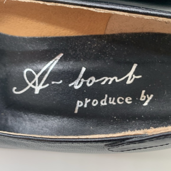 A bomb flats with a cat face. - Picture 3 of 7